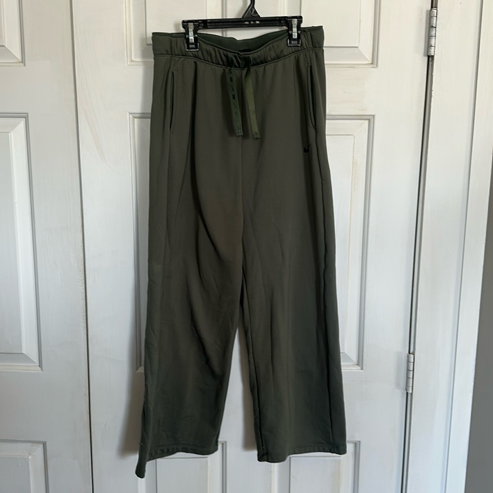 Nike Men’s Military Green Sweatpants size ‘medium